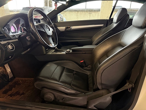 Mercedes-Benz E200 10 of 11