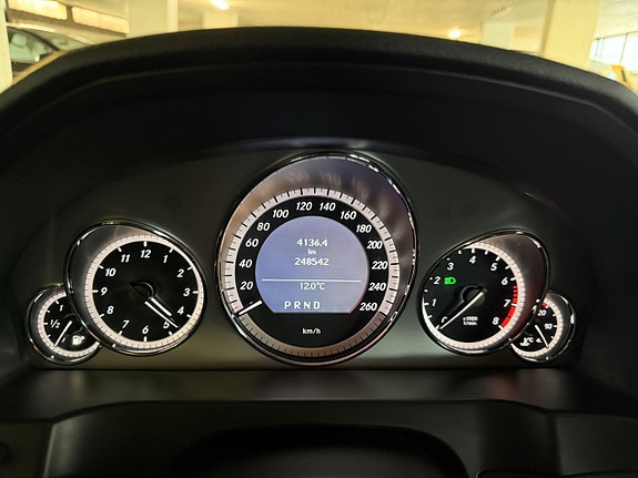 Mercedes-Benz E200 9 of 11