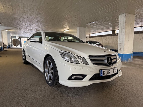 Mercedes-Benz E200 2 of 5