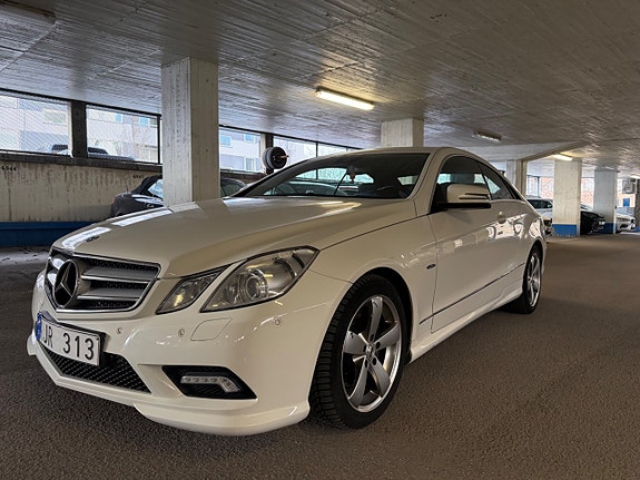 Mercedes-Benz E200 3 of 5