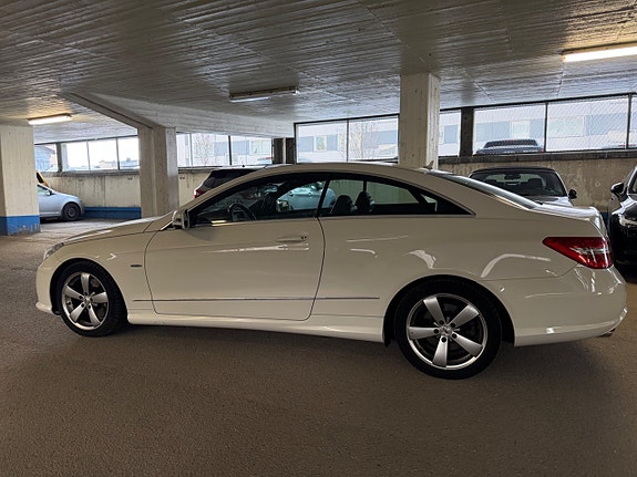 Mercedes-Benz E200 8 of 11