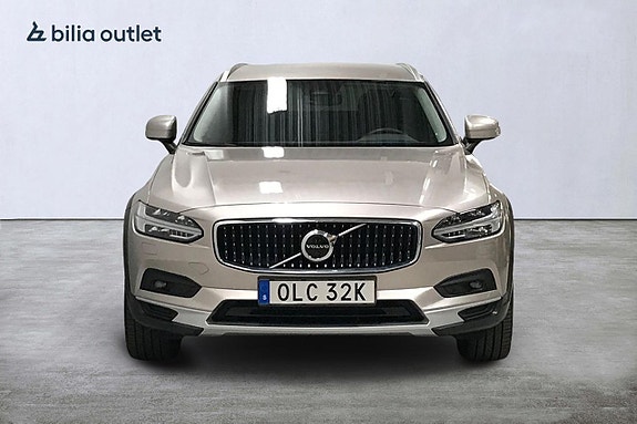 Volvo V90 Cross Country 3 of 5
