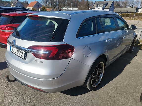 Opel Insignia 2 of 3