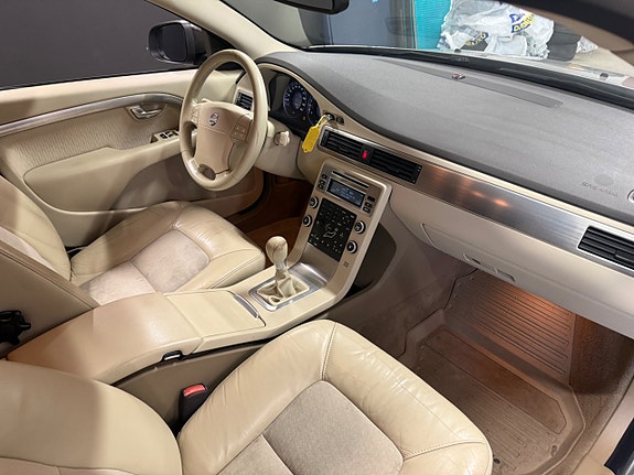 Volvo V70 17 of 24