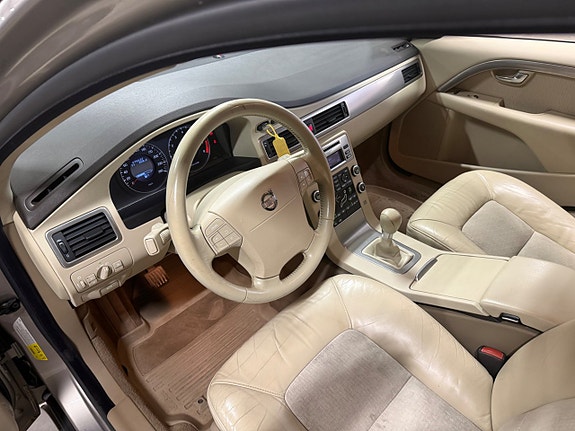 Volvo V70 14 of 24