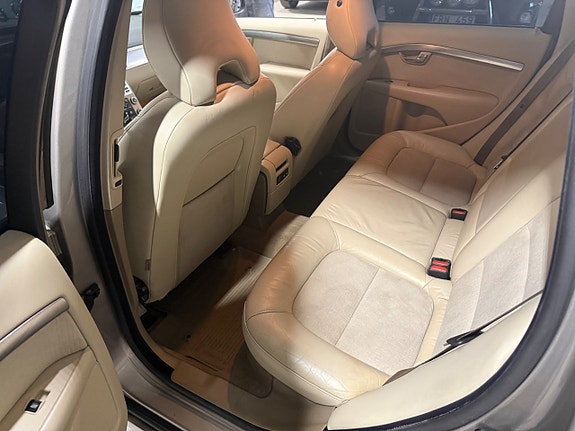 Volvo V70 15 of 24