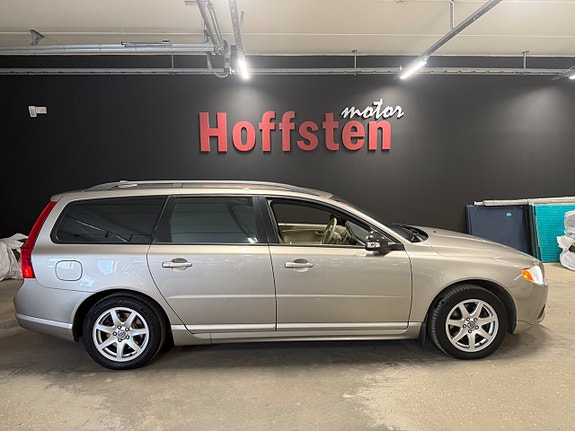 Volvo V70 2 of 24