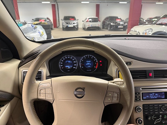 Volvo V70 19 of 24