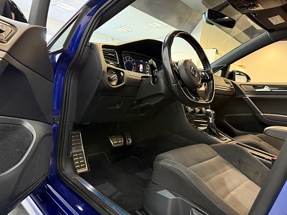 Volkswagen Golf VII 9 of 18