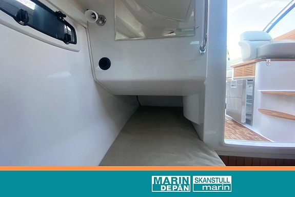 AQUADOR 25 DC med MERCRUISER 4,5L V6 (2020) 10 of 13