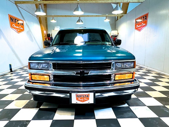 Chevrolet C1500 3 of 30