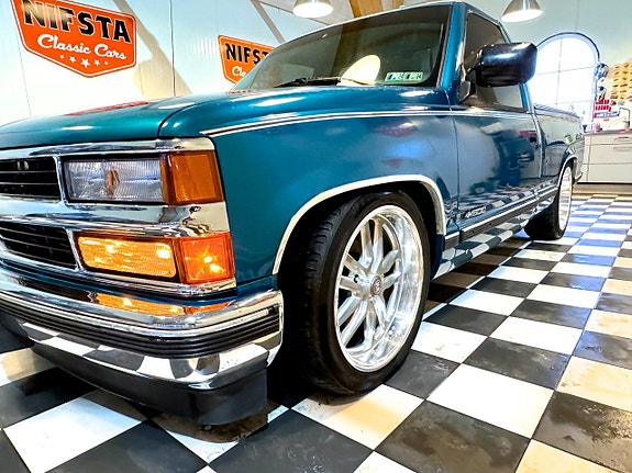 Chevrolet C1500 2 of 30