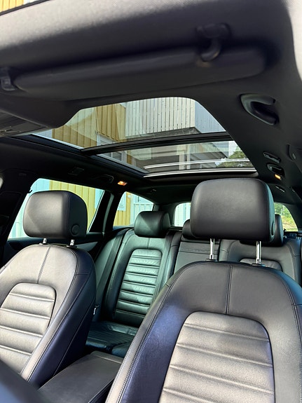 Volkswagen Passat Alltrack 4 of 6