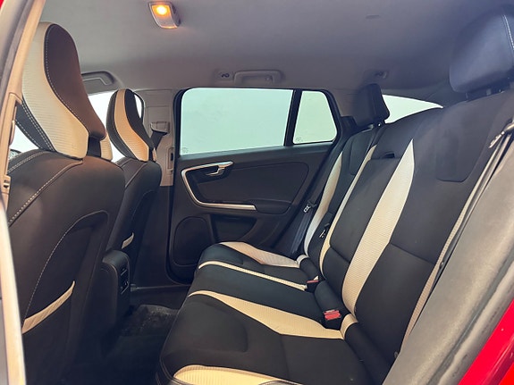 Volvo V60 14 of 22