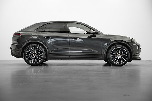 Porsche Macan 4S 3 of 5