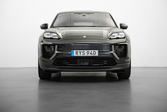 Porsche Macan 4S 4 of 5
