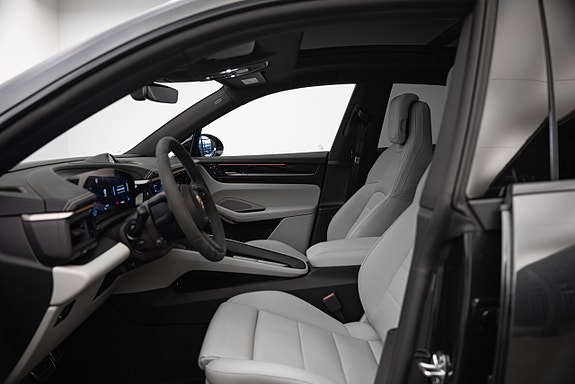 Porsche Macan 4S 6 of 23