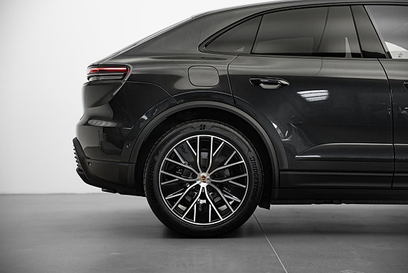 Porsche Macan 4S 19 of 23