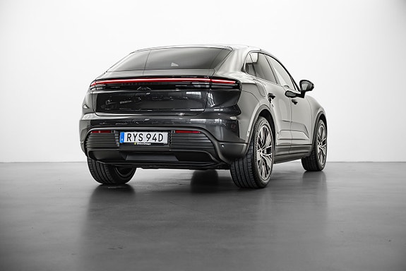 Porsche Macan 4S 2 of 5