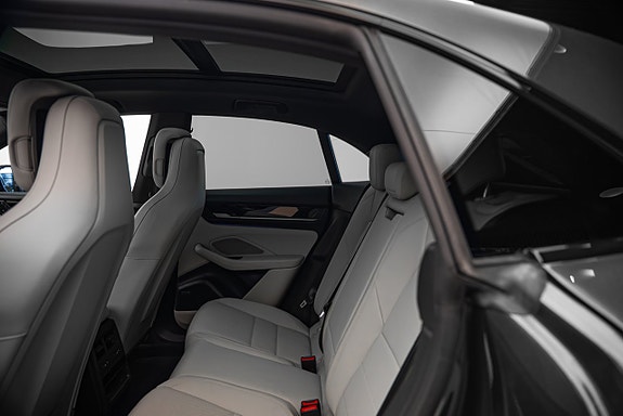 Porsche Macan 4S 21 of 23