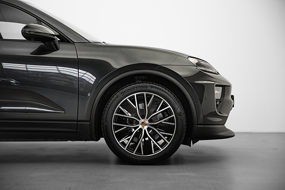 Porsche Macan 4S 20 of 23