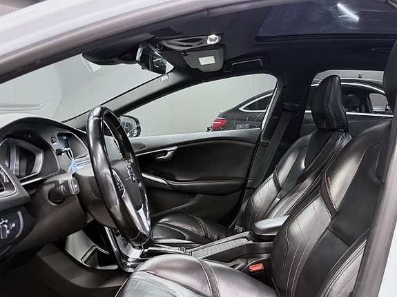 Volvo V40 Cross Country 4 of 21