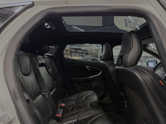 Volvo V40 Cross Country 12 of 21