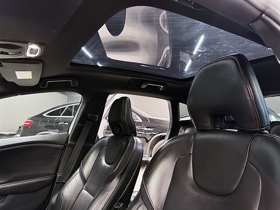 Volvo V40 Cross Country 10 of 21