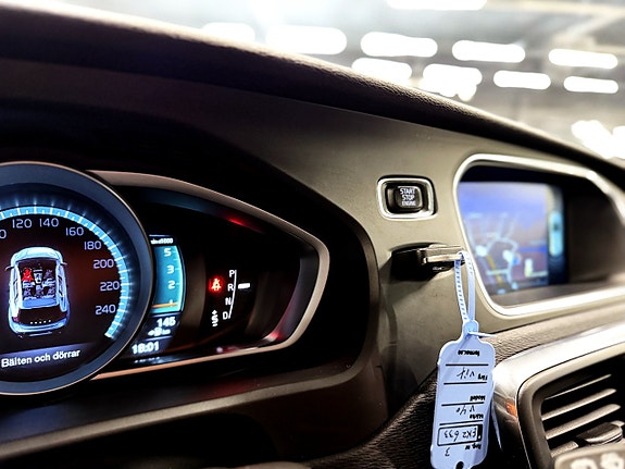 Volvo V40 Cross Country 16 of 21