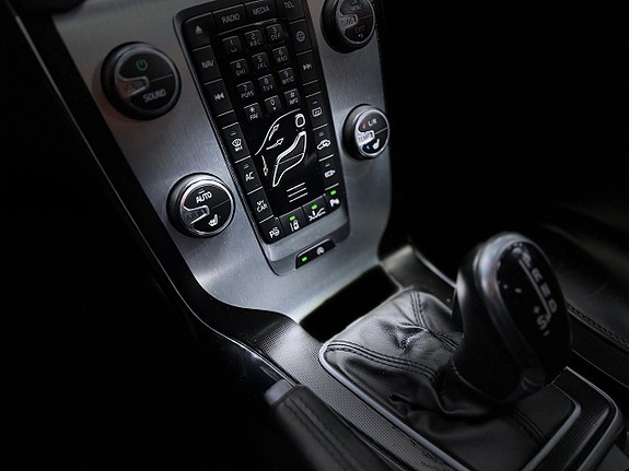 Volvo V40 Cross Country 14 of 21