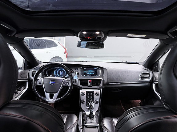 Volvo V40 Cross Country 2 of 21