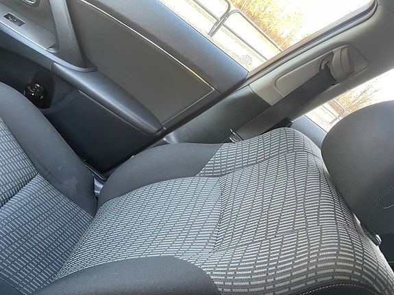 Toyota Avensis 21 of 23