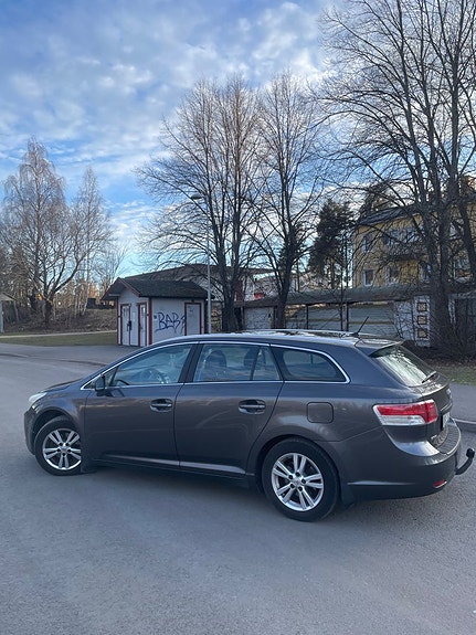Toyota Avensis 9 of 23