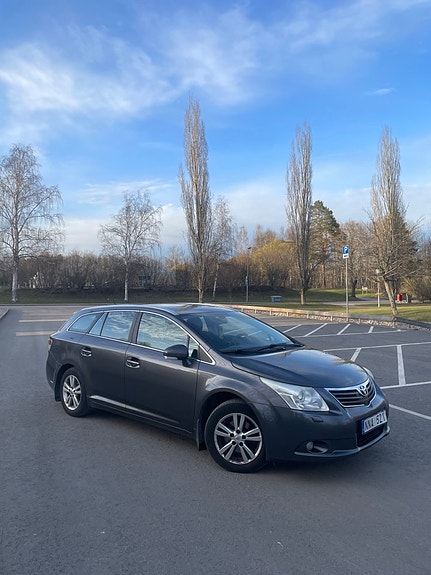 Toyota Avensis 4 of 5
