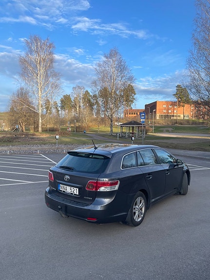 Toyota Avensis 11 of 23