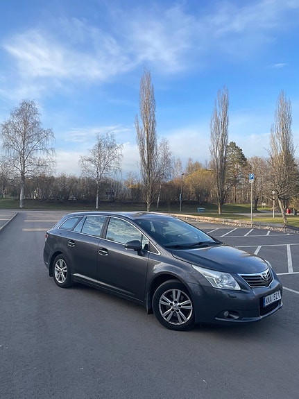 Toyota Avensis 3 of 5