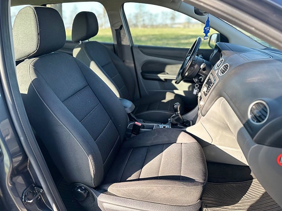 Ford Focus 8 of 16