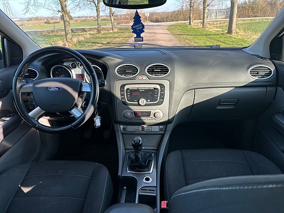 Ford Focus 9 of 16