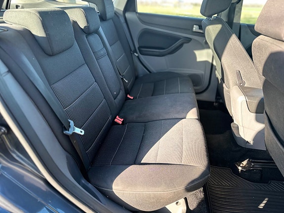 Ford Focus 10 of 16