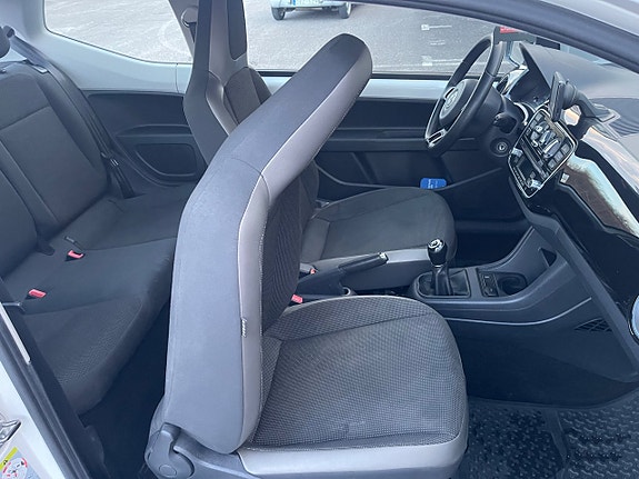 Volkswagen UP! 13 of 14
