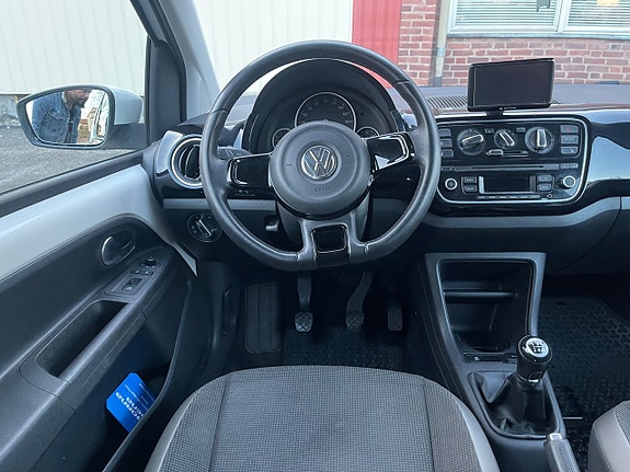 Volkswagen UP! 14 of 14