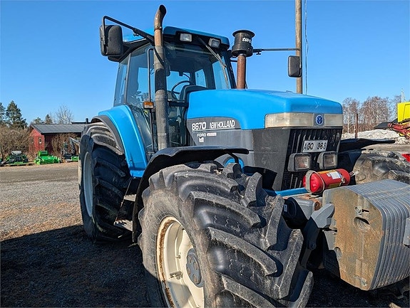 New Holland 8670