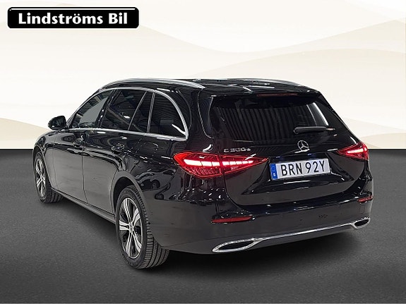 Mercedes-Benz C300 4 of 5