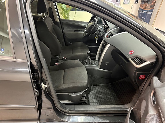 Peugeot 207 SW 10 of 13