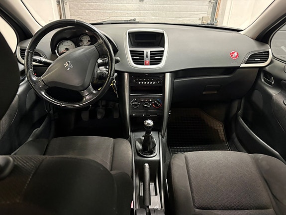 Peugeot 207 SW 8 of 13