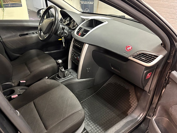 Peugeot 207 SW 7 of 13