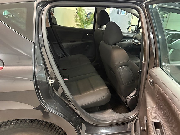 Peugeot 207 SW 9 of 13