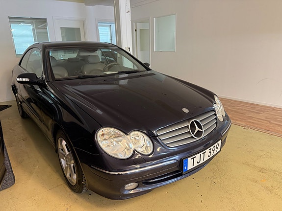 Mercedes-Benz CLK320 2 of 4