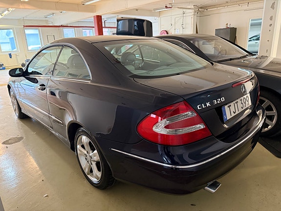 Mercedes-Benz CLK320 3 of 4