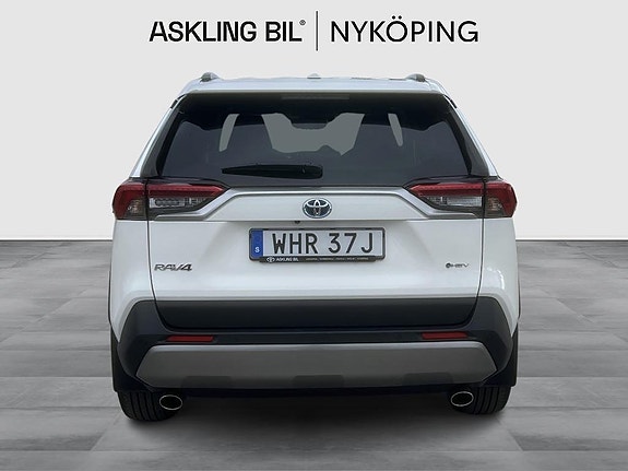 Toyota RAV4 4 of 5